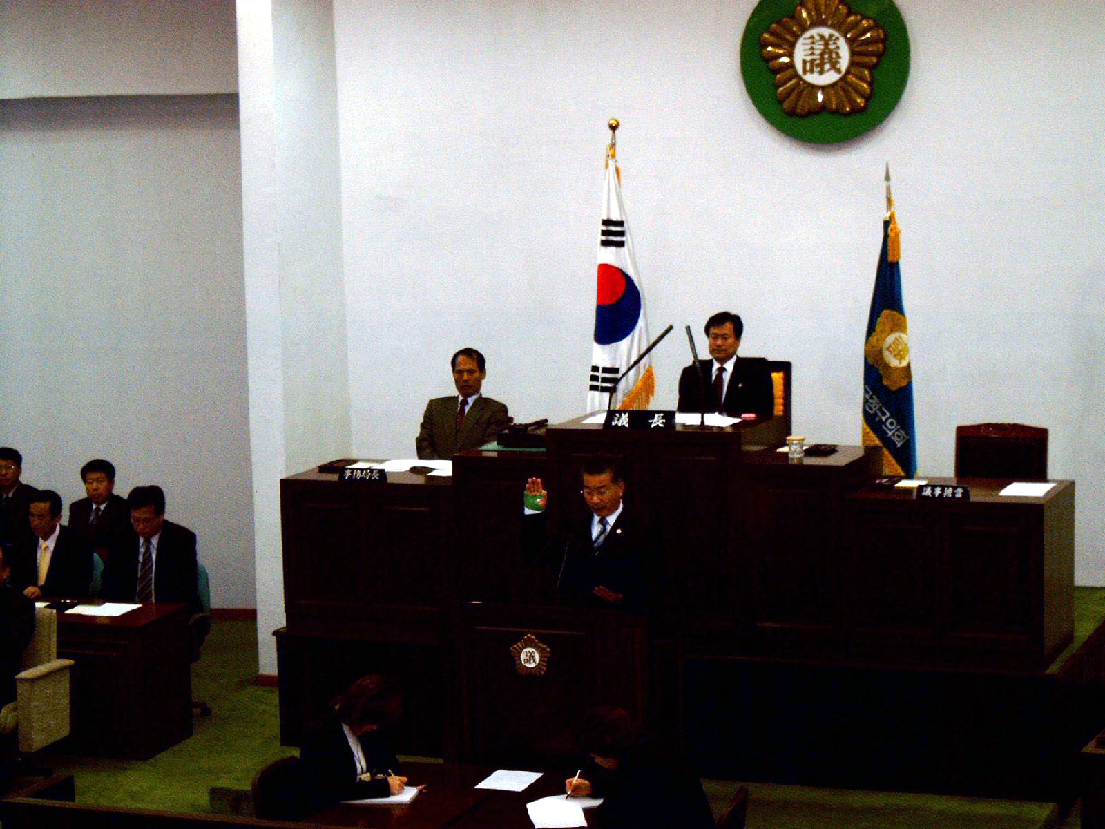 의원 선서(재선거 당선 김연호 의원) ▷ 제127회 제2차 정례회 제1차 본회의 0
