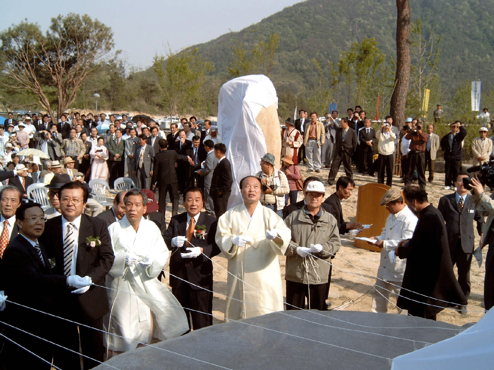 산청군 한방약초축제 허준동사 제막식 참석 ▷ 2004. 5. 6